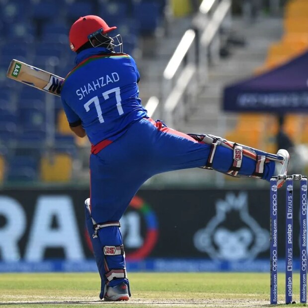 আজ নিউ জিল্যান্ড বনাম আফগানিস্তান ম্যাচের উপর চলতি টি-২০ বিশ্বকাপে কোহলিদের ভাগ্য ঝুলছে। নিউ জিল্যান্ড জিতলে এবারের মতো ব্যাগ গুছিয়ে খালি হাতে কোহলিদের বাড়ি ফিরে আসতে হবে। আফগানিস্তান জিতলে আবার শেষ চারে ওঠার লড়াইয়ে ভেসে উঠবে ভারত। তবে আঝ জিতলেও আফগানিস্তানের তেমন কোনও লাভ নেই।