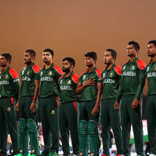 চলতি টি-২০ বিশ্বকাপে সুপার টুয়েলভের পাঁচটি ম্যাচে পর পর হার। একের পর এক হার বাংলাদেশ ক্রিকেটারদের মনোবলেও আঘাত করেছে। তবুও ঘুরে দাঁড়ানোর স্বপ্ন দেখছে বাংলাদেশ।