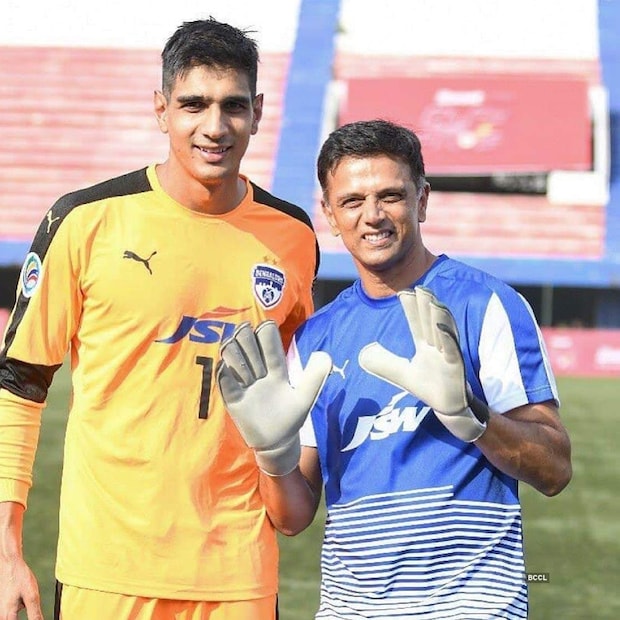 ভারতীয় দলের জার্সি গায়ে ১৬৪টি টেস্ট খেলে ১৩২৮৮ রান করেছে দ্রাবিড়। ১০৮৮৯ রান করেছেন ৩৪৪টি একদিনের ম্যাচ খেলে। 
