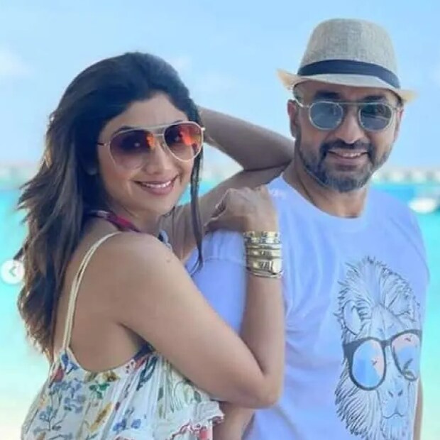 জেল থেকে বেরনোর পর রাজ কুন্দ্রার চেহারায় অনেক বদল হয়েছে। হতাশা যেন গ্রাস করেছে তাঁকে। আগের মতো ঝকঝকে জীবন আর নেই। সেসবের আঁচ পড়েছে তাঁর চোখে-মুখে।