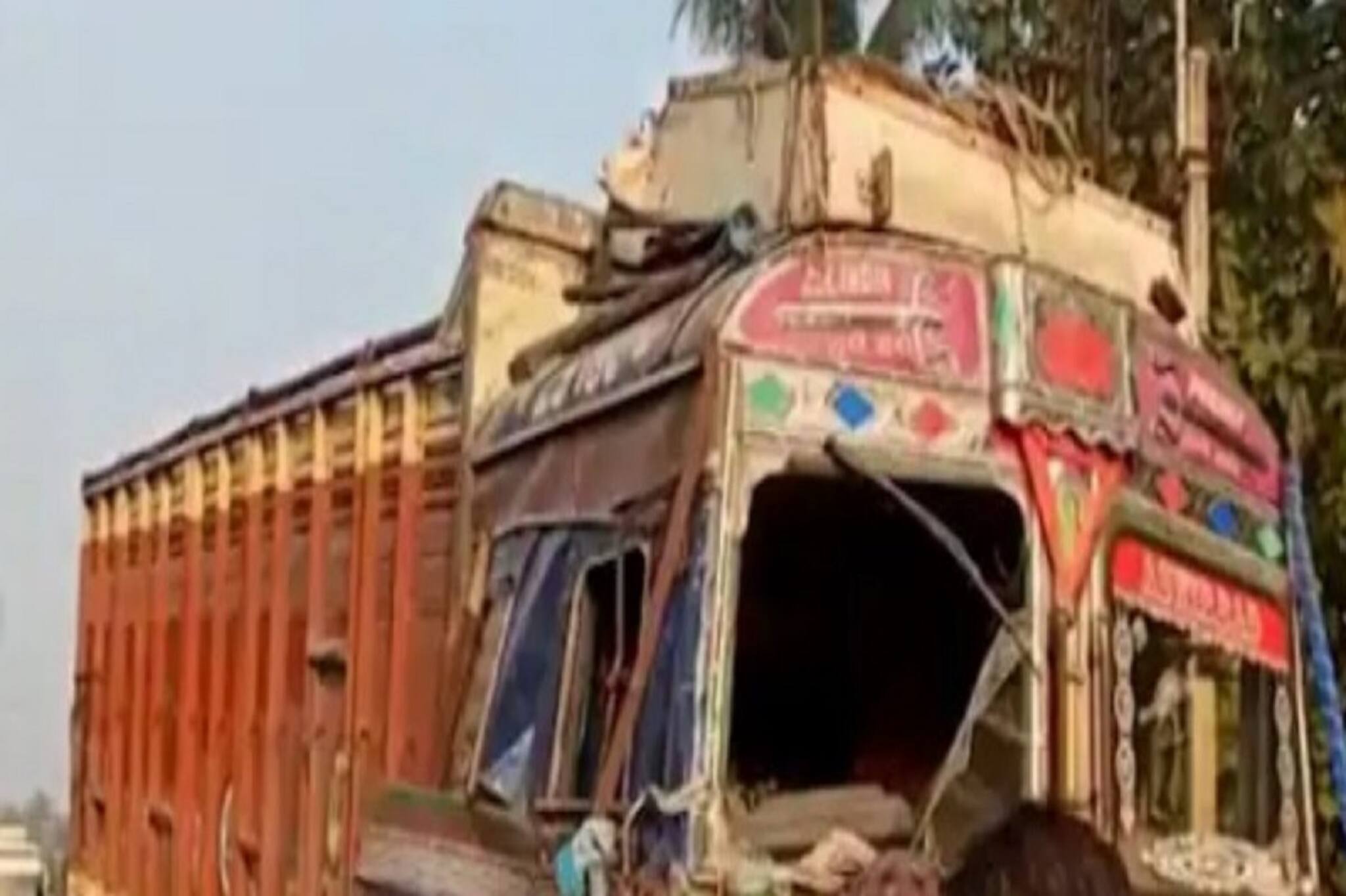 ১৭ জনের মৃত্যু! হাঁসখালিতে মারাত্মক দুর্ঘটনা, শ্মশান যাত্রাতেই সব শেষ...