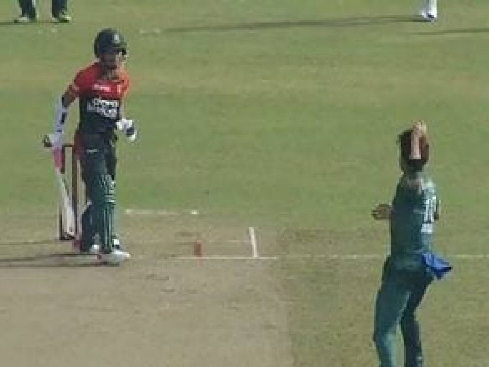 Shahin Afridi: ভদ্রলোকের খেলায় এসব কী? বাংলাদেশের ব্যাটারকে বল ছুঁড়ে মারলেন শাহিন আফ্রিদি