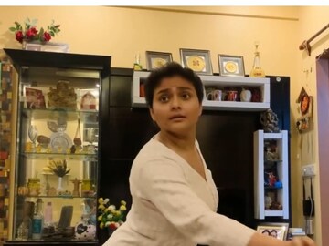 শরীরের সব যন্ত্রণা ভুলে নাচলেন ঐন্দ্রিলা 