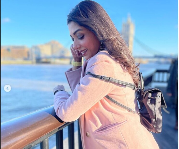 শ্যুটিংয়ের জন্য গৌরব পাড়ি দিয়েছেন লন্ডন! তবে তিনি একা নন, তাঁর সঙ্গী দেবলীনাও!