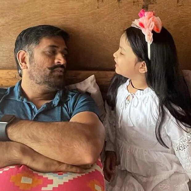 ৬ ফেব্রুয়ারি ২০১৫-তে মহেন্দ্র সিং ধোনি ও সাক্ষীর ঘরে এসেছিল ফুটফুটে কন্যাসন্তান। তার নাম রাখা হয়েছিল জিভা। এই জিভা শব্দের মানে চমক।