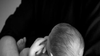 আপনি নতুন মা হলে অনেকেই হয়তো আপনাকে দেখতে আসবে৷ তবে আপনার যদি কোনওরকম অসুবিধথা হয়, তাহলে অবশ্যই তাদের বারণ করুন৷