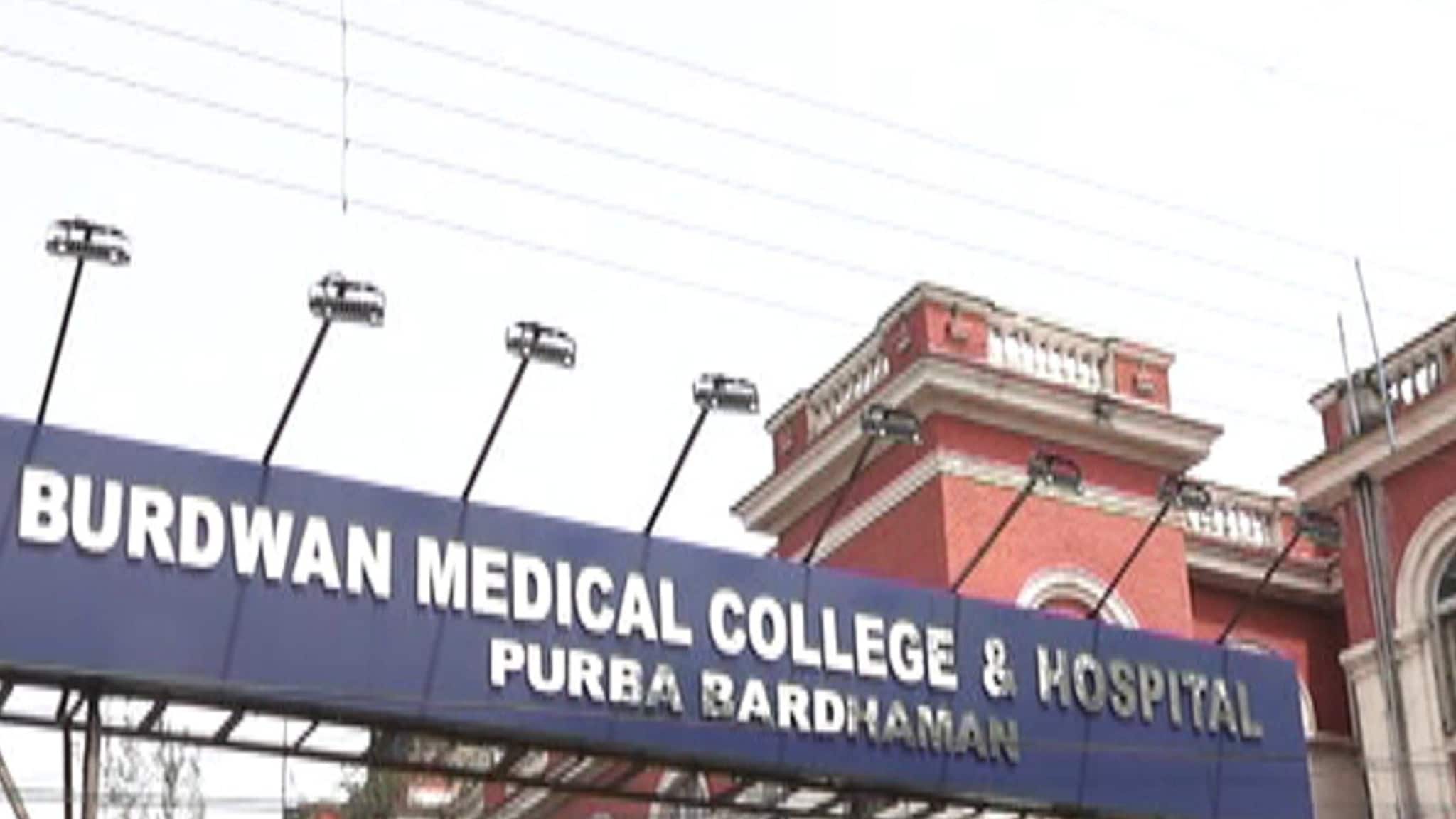 Bardhaman news: মোবাইলে মগ্ন ডাক্তার নার্স! প্রসব বেদনায় কাতর মা, বেড থেকে পড়ে গেল সদ্যোজাত