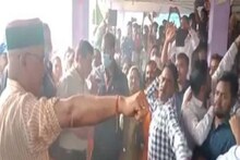 খোদ মুখ্যমন্ত্রীকে দেওয়া হচ্ছে চাবুকের ঘা! কারণ কী? মুহূর্তে ভাইরাল সেই দৃশ্য