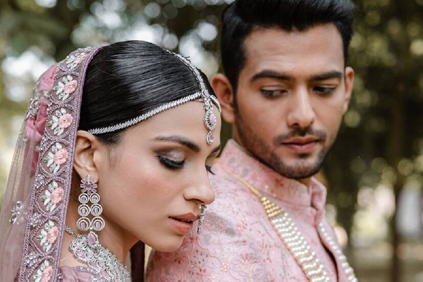 অনূর্ধ্ব-১৯ ভারতীয় দল তাঁর নেতৃত্বে বিশ্বকাপ জিতেছিল। সেই উন্মুক্ত চাঁদ এবার সাত পাকে বাধা পড়লেন। পাত্রী সিমরন খোসলা ফিটনেস ও স্পোর্টস  নিউট্রিশন কোচ।