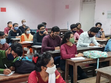 প্রথম দিনেই স্কুলে উপস্থিতির হার ৭০ শতাংশের বেশি! কলেজ, বিশ্ববিদ্যালয়ে উপস্থিতির হার কেমন 