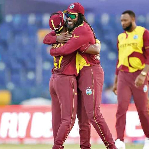 জাতীয় দলের জার্সি গায়ে জীবনের শেষ ম্যাচে গেইল করলেন ৯ বলে ১৫। ব্রাভো করলেন ১২ বলে ১০ রান।