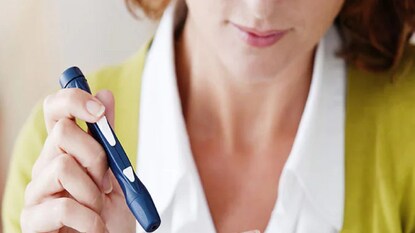 উপরোক্ত অভ্যাসগুলো নিলেও চিকিৎসকের পরামর্শ অবশ্যই সঙ্গে রাখুন। বিশেষত প্রথম থেকেই সুগার লেভেল অনেকটা বেশি থাকলে চিকিৎসকের পরামর্শে প্রয়োজনে ওষুধও খেতে হবে। নিয়মিত পরীক্ষা করাতে হবে। প্রতীকী ছবি। উপরোক্ত অভ্যাসগুলো নিলেও চিকিৎসকের পরামর্শ অবশ্যই সঙ্গে রাখুন। বিশেষত প্রথম থেকেই সুগার লেভেল অনেকটা বেশি থাকলে চিকিৎসকের পরামর্শে প্রয়োজনে ওষুধও খেতে হবে। নিয়মিত পরীক্ষা করাতে হবে। প্রতীকী ছবি।