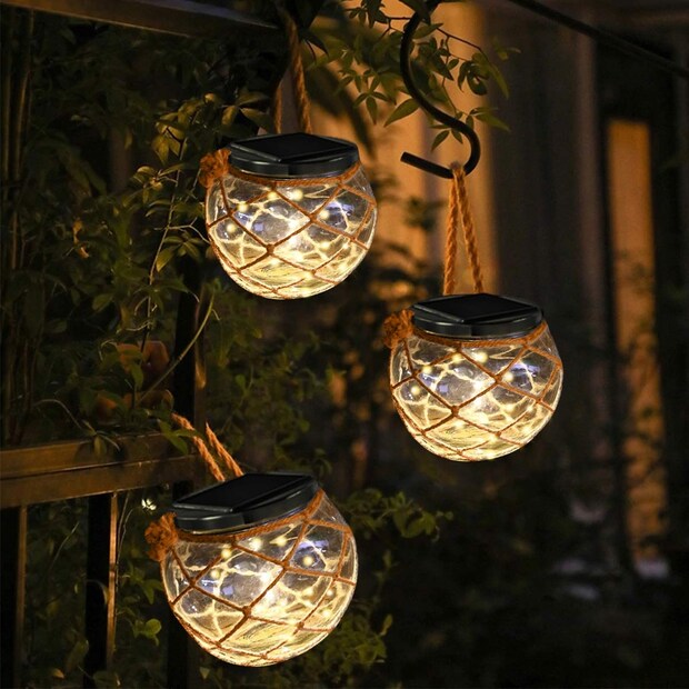 Epyz Solar Lantern Hanging 20 LED Jar Light - এটি হল একটি আধুনিক জার লাইট। এর মধ্যে রয়েছে আধুনিক সেন্সর। এটি সোলার পাওয়ারের মাধ্যমে চলবে এবং অটোমেটিক্যালি দিনের বেলা বন্ধ হয়ে যাবে।
