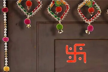 চিরস্থায়ী হবে সুখ এবং ঐশ্বর্য; দীপাবলিতে দেবী লক্ষ্মীর আবাহনে ঘর সাজান এই ভাবে!