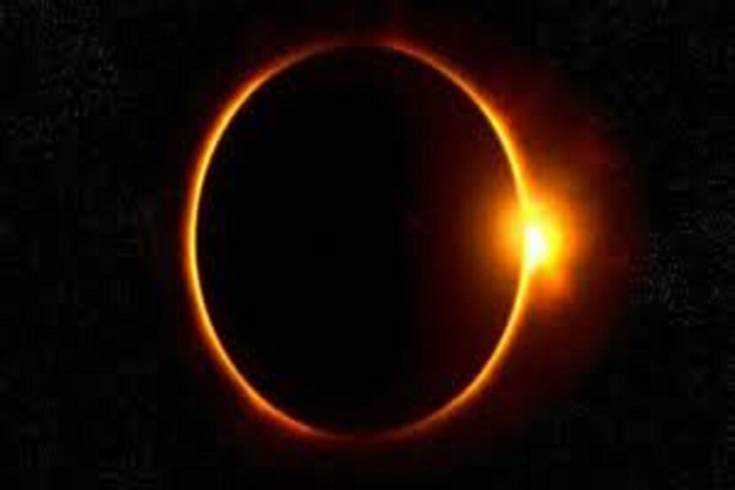 সকাল ১১টায় শুরু হবে সূর্যগ্রহণ (Solar Eclipse 2021) শেষ হবে দুপুর ৩.০৭ মিনিটে ৷ এই গ্রহণ দেখতে পাওয়া যাবেনা ভারত থেকে কিন্তু সব থেক বেশি দেখতে পাওয়া যাবে আন্টাক্টিকা থেকে আন্টার্ক্টিকার পূর্ব-পশ্চিমে ভাল ভাবে দেখতে পাওয়া যাবে এই সূর্যগ্রহণ ৷ প্রতীকী ছবি ৷