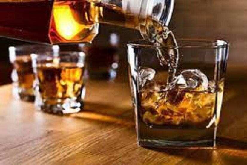 ওল্ড মঙ্ক গোল্ড রিজার্ভ সিলেক্ট রাম (Old Monk Gold Reserve Select Rum) (১৮০ মিলি)-১৮০ টাকা, (৩৭৫ মিলি) ৩৫০ টাকা, ৭৫০ (মিলি)-৬৭০ টাকা ৷ প্রতীকী ছবি ৷