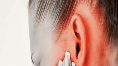 কান বন্ধ হয়ে গেলে ঘরেই করুন এই কাজগুলি কান বন্ধ হয়ে গেলে ঘরেই করুন এই কাজগুলি