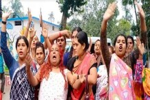 দুই বৃহন্নলা গোষ্ঠীর তুলকালাম বনগাঁয়! এলাকা দখল নিয়ে সংঘর্ষে পাখি-বেদানারা দুই বৃহন্নলা গোষ্ঠীর তুলকালাম বনগাঁয়! এলাকা দখল নিয়ে সংঘর্ষে পাখি-বেদানারা