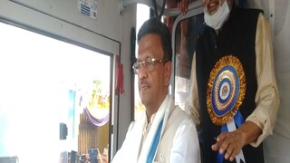 বাস চালক মন্ত্রী ফিরহাদ হাকিম