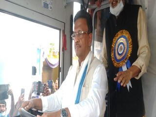বাস চালক মন্ত্রী ফিরহাদ হাকিম