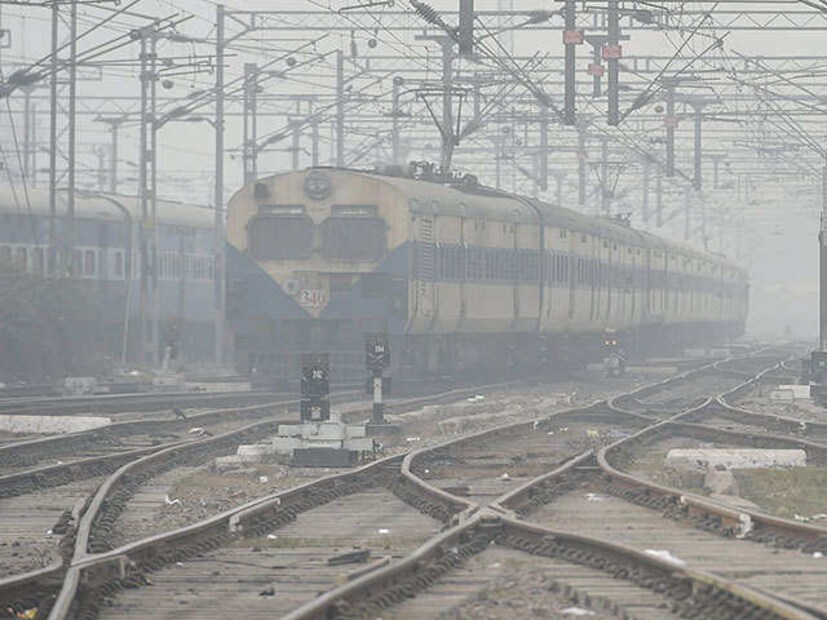 জানা গিয়েছে, ট্রেন বাতিলের  (Indian Railway) বিষয়টি প্রকাশ্যে আসতেই তা নিয়ে আপত্তি জানিয়ে জলপাইগুড়ি রোড রেল (North Bengal Train)  স্টেশনের ম্যানেজারকে স্মারকলিপি জমা দিলেন চেম্বার্স অফ কমার্সের সদস্যরা। কেন চার মাস ট্রেন বন্ধ রাখা হবে তা নিয়ে প্রশ্ন তুলেছেন তাঁরা। তাঁদের বক্তব্য, উত্তরবঙ্গের ব্যবসায়ীদের জন্য এই ট্রেনগুলি খুবই গুরুত্বপূর্ণ।