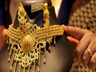 পিসি জুয়েলার্স (PC Jewellers) হিরে ও সোনার গয়নার মেকিং চার্জের উপরে ৩০ শতাংশ পর্যন্ত ছাড় দিচ্ছে ৷ রুপোর গয়না বা অন্য সামগ্রীতে ছাড় চোখে পড়ার মতন রয়েছে ৷ প্রতীকী ছবি ৷