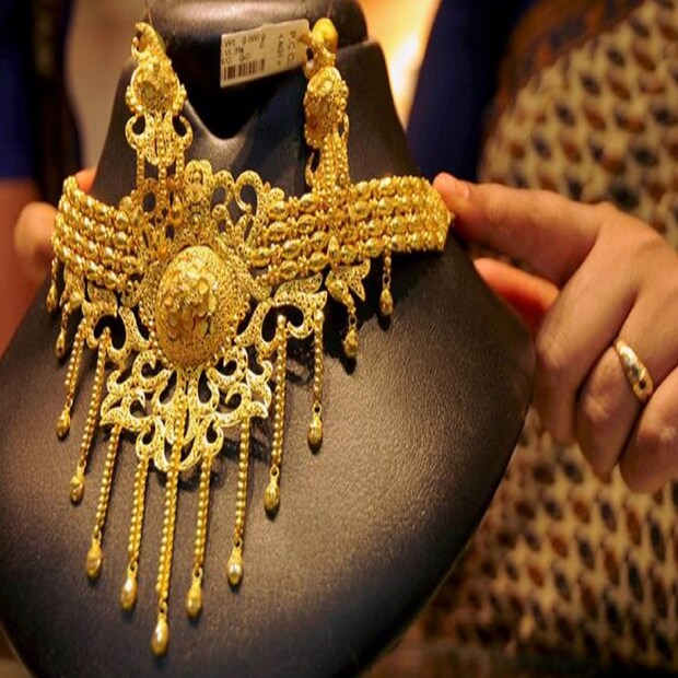 পিসি জুয়েলার্স (PC Jewellers) হিরে ও সোনার গয়নার মেকিং চার্জের উপরে ৩০ শতাংশ পর্যন্ত ছাড় দিচ্ছে ৷ রুপোর গয়না বা অন্য সামগ্রীতে ছাড় চোখে পড়ার মতন রয়েছে ৷ প্রতীকী ছবি ৷