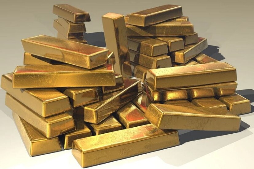 বিনিয়োগকারীরা সোবেরেন গোল্ড বন্ডে (Sovereign Gold Bond Scheme) বিনিয়োগ করলে এই বন্ড কেনার জন্য স্টক হোল্ডিং কর্পোরেশন অফ ইন্ডিয়া লিমিটেড, বড় ডাকঘর, মান্যতা প্রাপ্ত স্টক এক্সচেঞ্জ, ন্যাশানাল স্টক এক্সচেঞ্জ অফ ইন্ডিয়া লিমিটেড, বোম্বে স্টক এক্সচেঞ্জ লিমিটেডের থেকে কিনতে হবে৷ কোনও ব্যক্তি এবং হিন্দু অবিভিক্ত পরিবার সর্বাধিক চার কিলোগ্রাম মূল্যের বন্ড কিনতে পারবেন৷ কোনও ট্রাস্ট ও সংস্থার ক্ষেত্রে সর্বাধিক লিমিট ২০ কিলোগ্রাম হবে৷ Photo-Representative 