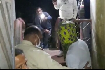 হাউহাউ করে কেঁদে ফেলল সুপারি কিলার! ভেসে উঠল হাওড়ার ব্যবসায়ী খুনের রোমহর্ষক রাত হাউহাউ করে কেঁদে ফেলল সুপারি কিলার! ভেসে উঠল হাওড়ার ব্যবসায়ী খুনের রোমহর্ষক রাত