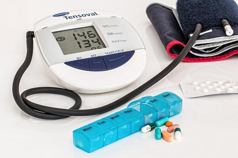 উচ্চ রক্তচাপ (High Blood Pressure)- উচ্চ রক্তচাপ বা হাই ব্লাড প্রেশার হল সবচেয়ে বিপজ্জনক। এটি অন্যান্য দীর্ঘস্থায়ী অসুস্থতার কারণও হয়। বিশ্ব স্বাস্থ্য সংস্থার (WHO) মতে বিশ্বব্যাপী ৩০-৭৯ বছর বয়সী ১.২৮ বিলিয়ন প্রাপ্তবয়স্কদের মধ্যে উচ্চ রক্তচাপের সমস্যা রয়েছে। পটাশিয়াম, ফাইবার, প্রোটিনে সমৃদ্ধ খাবার এ ক্ষেত্রে ভালো ফল দেয়।