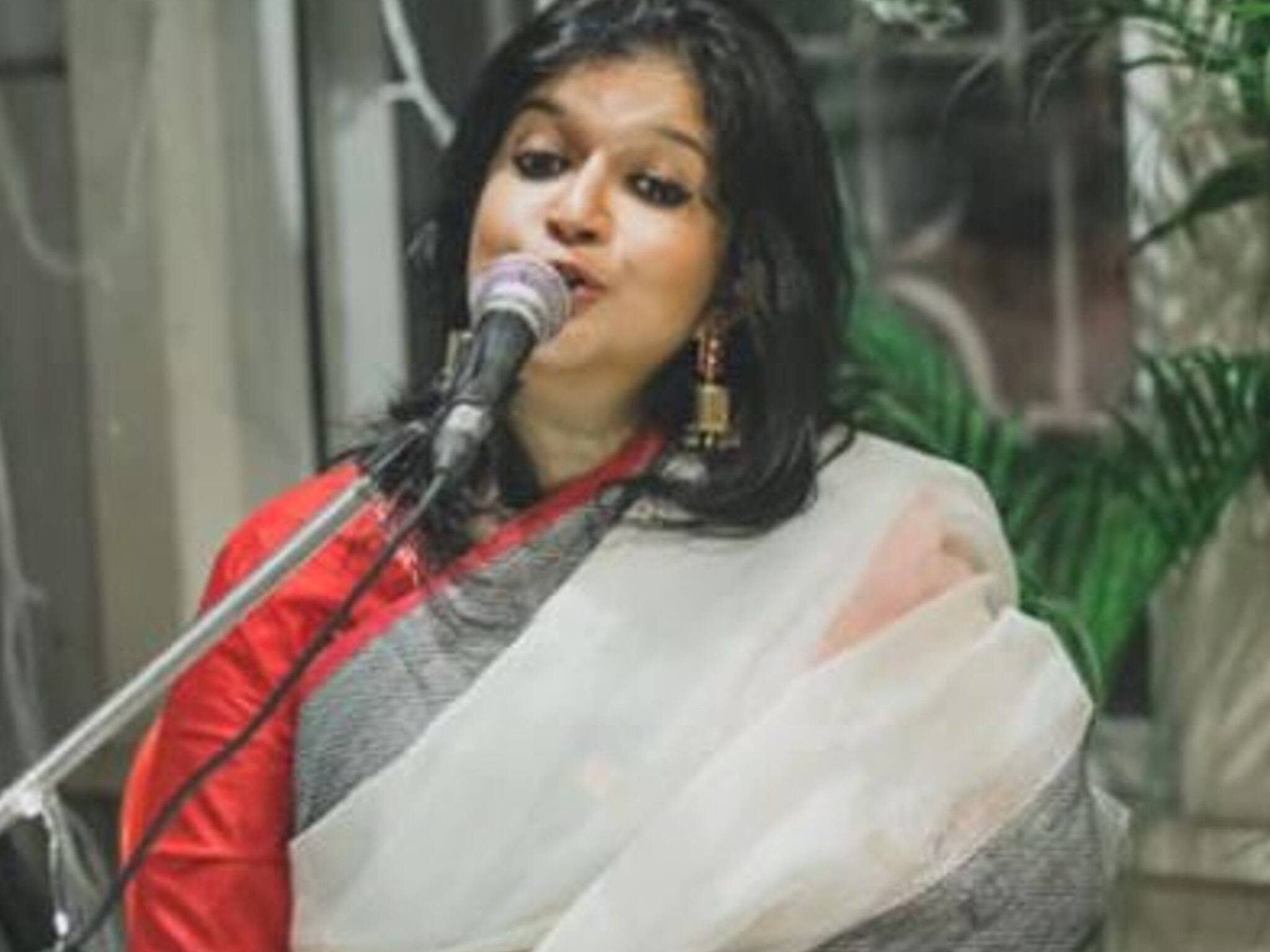 Sahana Bajpaie: এক মাস গান গাওয়া বন্ধ সাহানার! গলায় রক্তক্ষরণ গায়িকার