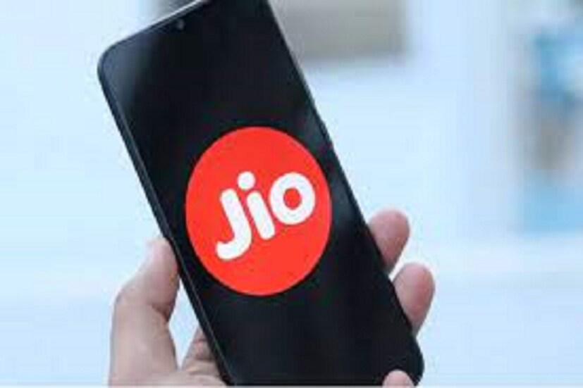 তবে যে সমস্ত গ্রাহকদের ইয়েস ব্যাঙ্কের ক্রেডিট কার্ডে (Yes Bank Credit Card) থাকবে সর্বাধিক ১০% অর্থাৎ ৬৪৯ টাকার ছাড় পাবেন ৷ প্রতীকী ছবি ৷ 