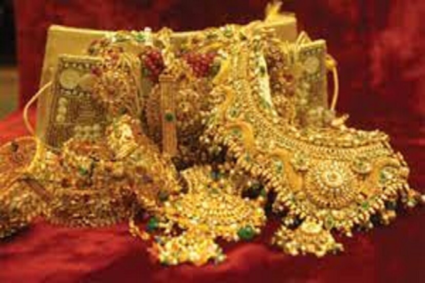 এই সময়ে সোনা (Gold), রুপো (Silver) ও হিরের (Diamonds) দামে অত্যন্ত পার্থক্য লক্ষ্য করা যায় ৷ কেননা ভারী ধরনের ডিসকাউন্ট দেওয়া হচ্ছে ৷ প্রতীকী ছবি ৷