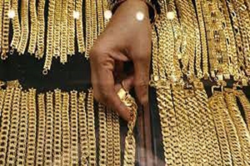 কলকাতায় ২২ ক্যারাট সোনার ১ গ্রামের দাম (22 Carat gold price in Kolkata) ৪,৭১০ টাকা (কমেছে ২০ টাকা), ৮ গ্রামের ৩৭,৬৮০ টাকা (কমেছে ১৬০ টাকা কমেছে), ১০ গ্রামের দাম ৪৭,১০০ টাকা (কমেছে ২০০ টাকা), ১০০ গ্রামের দাম ৪,৭১,০০০ টাকা (কমেছে ২,০০০ টাকা) ৷ প্রতীকী ছবি ৷