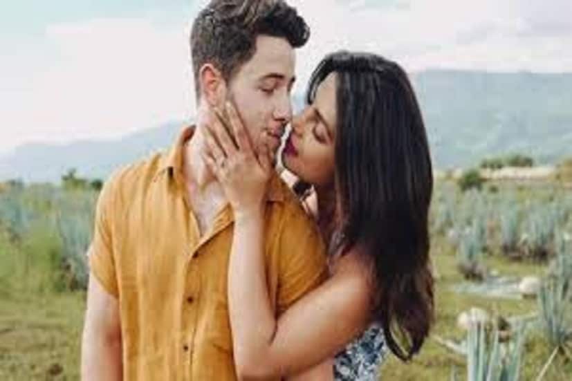 যে কারণে নায়িকা পরোয়া করেননি স্বামীর সঙ্গে তাঁর দৃষ্টিকটু বয়সের ব্যবধানও। কিছু দিন আগেও নিকের কনসার্টে উপস্থিত ছিলেন প্রিয়াঙ্কা। ফাইল ছবি ৷