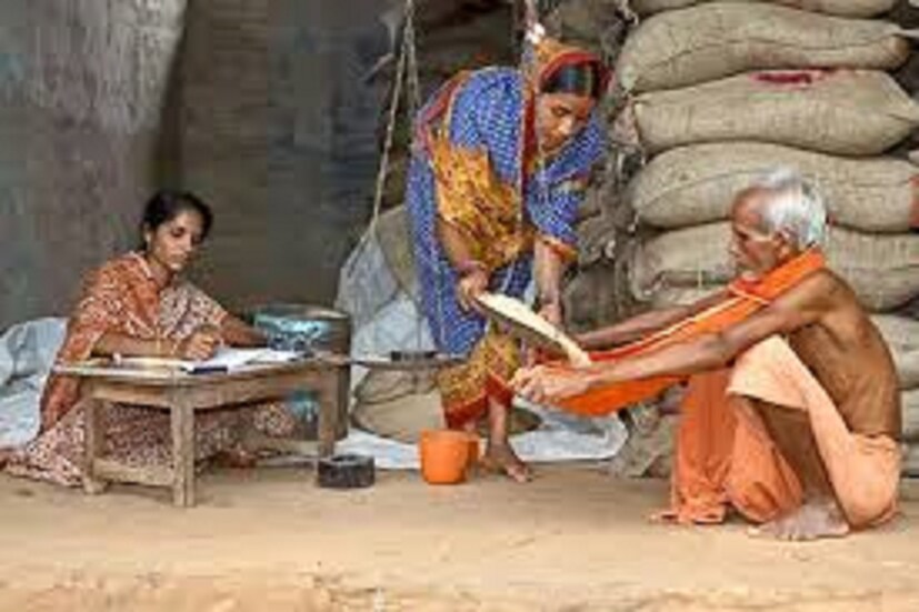 মন্ত্রী স্পষ্টই জানিয়েছেন, "বিনামূল্যে রেশনের  (West Bengal Free Ration) জন্য রাজ্য সরকারের বরাদ্দ যা রয়েছে তার থেকে অতিরিক্ত কেন্দ্রীয় সরকারের পক্ষ থেকে যা দেওয়া হচ্ছিল, সেটা ওরা বন্ধ করেছে। গরিব কল্যাণের নামে সাময়িকভাবে মানুষকে সুবিধা দিয়ে হঠাৎ করে বন্ধ  (West Bengal Free Ration) করে দেওয়ার কারণ জানা নেই।