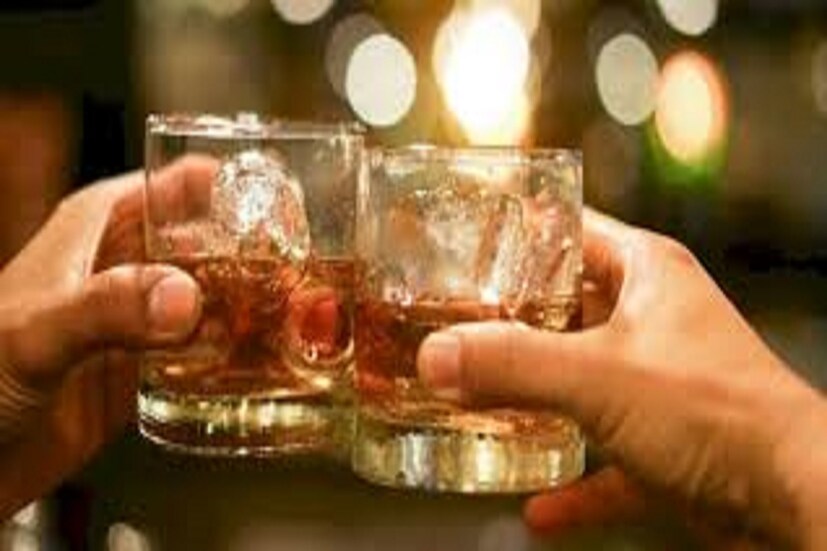 রয়্যাল স্ট্যাগের (Royal Stag) বর্তমান দাম ৯৮০ টাকা হতে পারে ৭১০ টাকা প্রতীকী ছবি ৷ প্রতীকী ছবি ৷