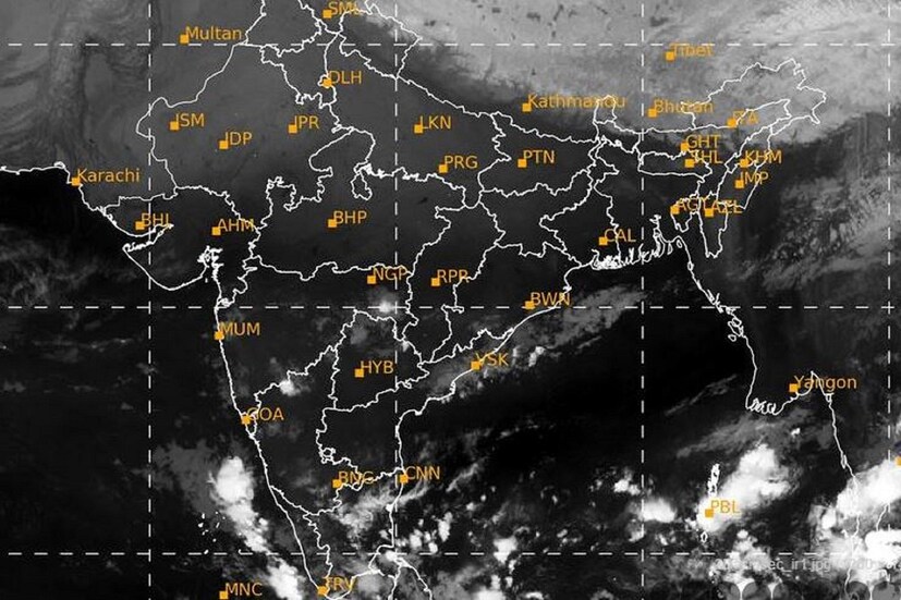 নতুন করে ঘূর্ণাবর্ত তৈরি হয়েছে দক্ষিণ-পূর্ব বঙ্গোপসাগর এ। আগামী ৪৮ ঘণ্টায় এই ঘূর্ণাবর্ত নিম্নচাপে পরিণত হবে। পশ্চিমবঙ্গ উত্তর-পশ্চিম দিকে এগিয়ে এটি শ্রীলঙ্কা ও তামিলনাড়ু উপকূলে প্রভাব ফেলবে। এই ঘূর্ণাবর্ত থেকে একটি নিম্নচাপ অক্ষরেখা তামিলনাড়ু উপকূল পর্যন্ত বিস্তৃত।