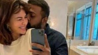 আর্থিক তছরূপে অভিযুক্তের সঙ্গে জ্যাকলিনের ঘনিষ্ঠ ছবি! অস্বস্তিতে অভিনেত্রী  