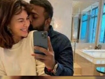 আর্থিক তছরূপে অভিযুক্তের সঙ্গে জ্যাকলিনের ঘনিষ্ঠ ছবি! অস্বস্তিতে অভিনেত্রী  