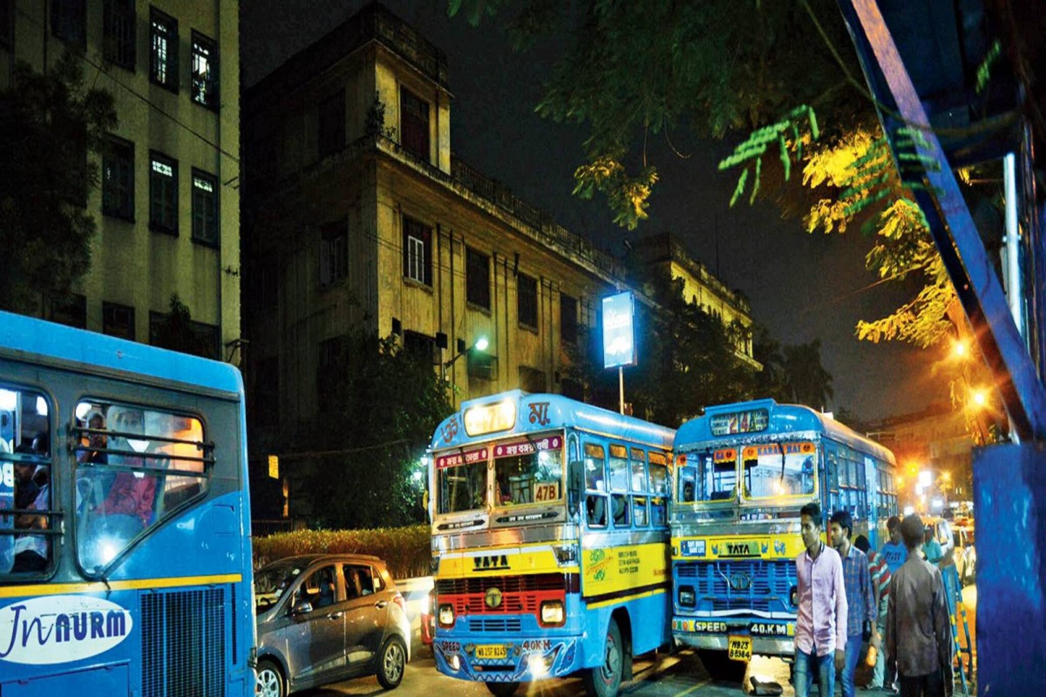 বাইপাসে দুই বাসের রেষারেষি, মারাত্মক দুর্ঘটনা! আশঙ্কাজনক ২
