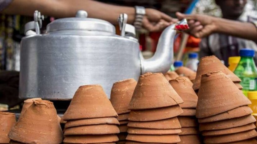 সাধারণভাবে ১০০ চায়ের ভাঁড়ের পাইকারি দাম ৫০ টাকা। একইভাবে লস্যির মাটির ভাঁড়ের ১০০ টির দাম ১৫০ টাকা। বিয়ে বাড়ি এবং উৎসবের সময়ের চাহিদা আরও বেড়ে যায়। শুধু তাই নয় আপনি যদি কারুকার্যখচিত ভাঁড় তৈরি করতে পারেন, তবে তার দাম আরও বেশি। এক্ষেত্রে জানিয়ে রাখি মাত্র ৫ হাজার টাকা বিনিয়োগ করে এই ব্যবসা সহজে শুরু করতে পারেন আপনি।