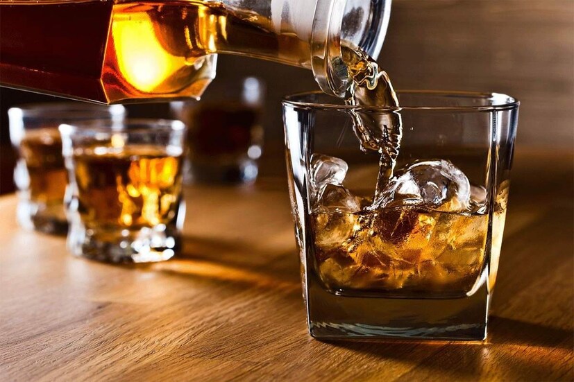 সুরাপ্রেমীদের জন্য সুখবর। কম দামে বাংলা মদ (Country Liquor) নিয়ে এল মমতা বন্দ্যোপাধ্যায় (Mamata Banerjee) সরকারের আফগারি দফতর (Excise Department)। রাজ্যে বিলিতি মদের দাম কমেছে ইতিমধ্যেই। একই সঙ্গে বাজারে এসেছে নতুন মোড়কে বাংলা মদ (Country Liquor In Bengal)। চোলাই মদের অবৈধ কারবার রুখতে এ বার সস্তায় একগুচ্ছ ব্র্যান্ডের মদ আনা হয়েছে। বিভিন্ন জেলায় বিভিন্ন সংস্থার সেই সব দিশি মদ পাওয়া যাবে। যাদের নামেও থাকবে অভিনবত্ব।