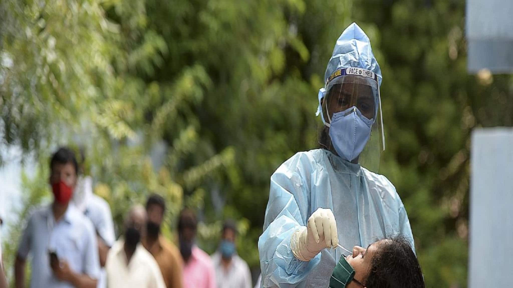 West Bengal Coronavirus Update: নতুন করে চোখ রাঙাচ্ছে করোনা সংক্রমণ, রাজ্যে একদিনে মৃত ১৩!