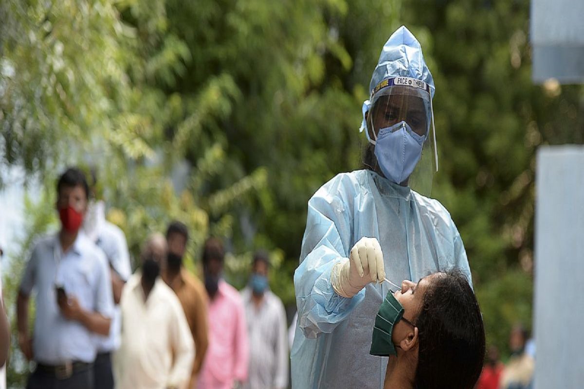 West Bengal Coronavirus Update: নতুন করে চোখ রাঙাচ্ছে করোনা সংক্রমণ, রাজ্যে একদিনে মৃত ১৩!