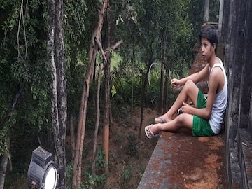 ক্যামেরা চলছে...