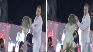 Viral Video: gujarati singer Urvashi Radadiya is showered with bucketful of notes- Photo Courtesy- Instagram/ Video Garb Viral Video: gujarati singer Urvashi Radadiya is showered with bucketful of notes- Photo Courtesy- Instagram/ Video Garb