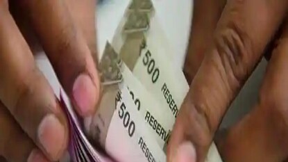 টাকা সঞ্চয়ের অব্যর্থ কিছু উপায় (প্রতীকী চিত্র) টাকা সঞ্চয়ের অব্যর্থ কিছু উপায় (প্রতীকী চিত্র)