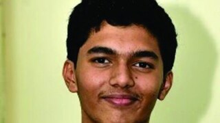 মাত্র ৪ ঘণ্টা পড়েই NEET 2021-এ প্রথম স্থান অধিকার মৃণালের মাত্র ৪ ঘণ্টা পড়েই NEET 2021-এ প্রথম স্থান অধিকার মৃণালের