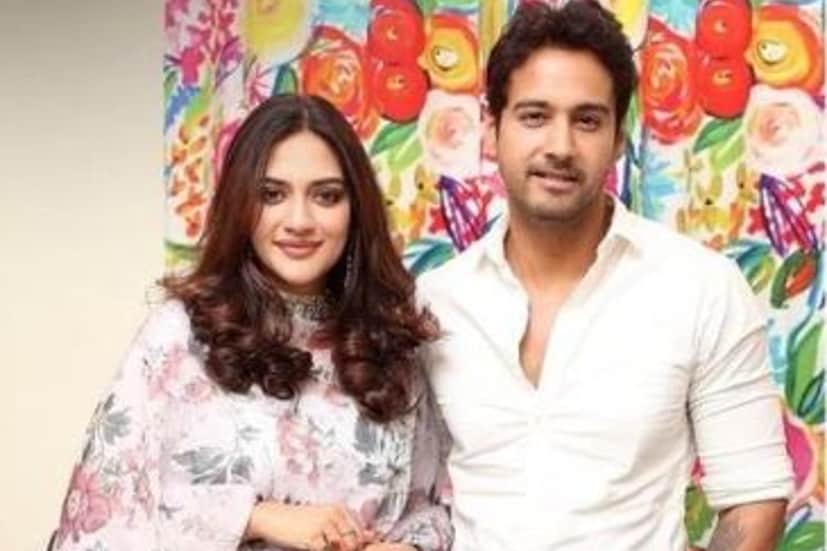 আর তাতেই অনেকে মনে করছেন, যশ ও নুসরতের মধ্যে দূরত্ব তৈরি হয়েছে। গত ২৬ অগাস্ট নুসরত সন্তানের জন্ম দিয়েছেন। তার পরে নিজেই জানিয়েছেন যশই ঈশানের বাবা। দুজনে মিলে সন্তান বড় করছেন তাঁরা। 
